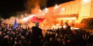 LAJMI I FUNDIT/ POLICIA E SHTETIT lëshon paralajmërimin: Sot protesta do ketë akte dhune! Kujdes