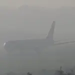 Anulohen fluturimet në aeroportin e Mynih për shkak të reshjeve të borës, rreth 500 pasagjerë mbetën të bllokuar