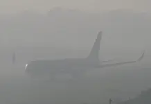 Anulohen fluturimet në aeroportin e Mynih për shkak të reshjeve të borës, rreth 500 pasagjerë mbetën të bllokuar