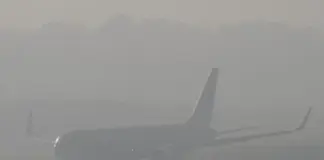 Anulohen fluturimet në aeroportin e Mynih për shkak të reshjeve të borës, rreth 500 pasagjerë mbetën të bllokuar