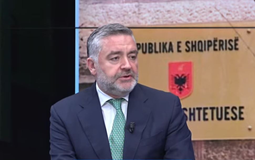 Sekretari i Përgjithshëm i PS  Klosi flet për PEZULLIMIN E BALLUKUT  Nuk lejojmë të pezullohet një ministër