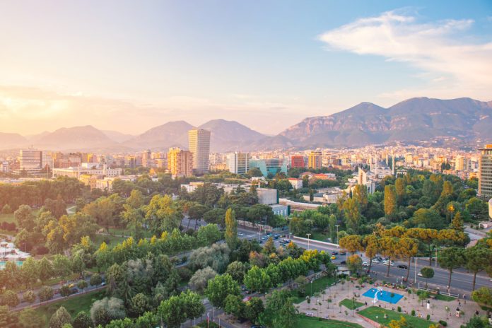 shutterstock_1443570809-696x464