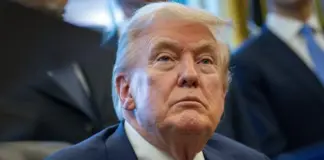 Të bllokuar që prej 1 tetorit, Donald Trump nënshkruan ligjin që jep fund mbylljes së qeverisë amerikane