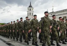 Një Gjeneral Gjerman pregatit vendin e tij për luftë