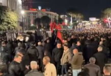 PROTESTA E BERISHËS, del fotoja e grupit të MOLOTOVIT! Demokratët gati për dhunë