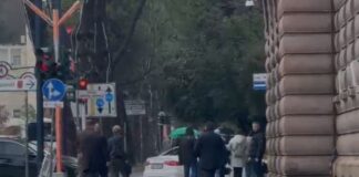 LAJMI I FUNDIT/ E dërguara e SHBA në Tiranë zbarkon në zyrat e KUVENDIT, takim me PELESHIN