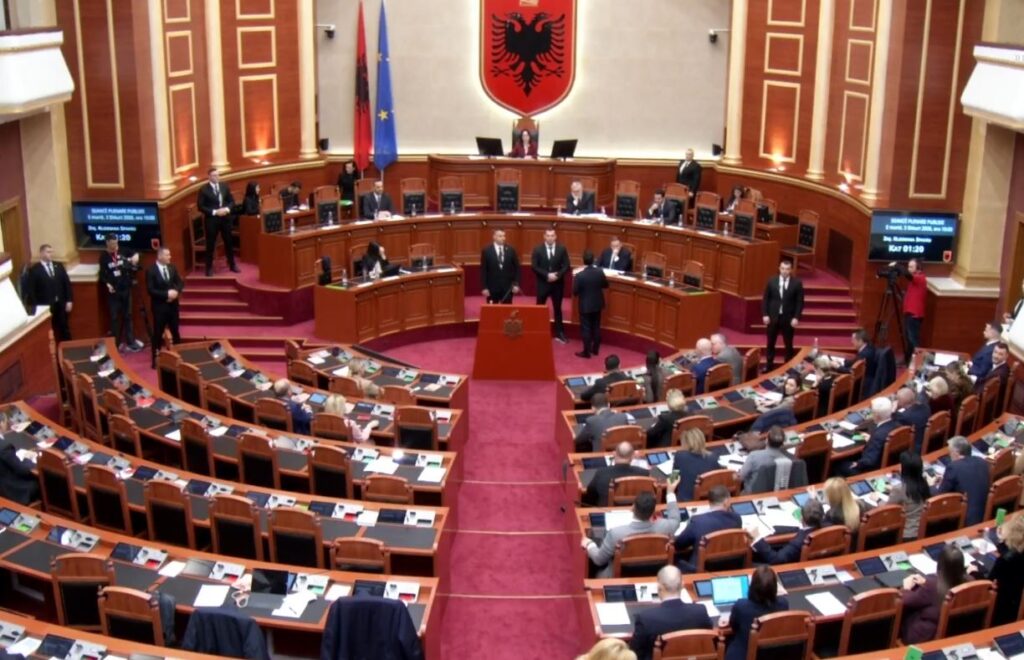 miratohet-me-72-vota-pro-kalendari-3-javor-i-punimeve-te-kuvendit-shehaj-kundershton-afer-foltores