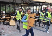 Bashkia Tiranë ndërhyn në ish-Bllok, hiqen tavolinat dhe karriget e vendosura në mënyrë të paligjshme, Sulaj: Hapësira publike u rikthehet qytetarëve