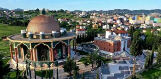 Sot festa e Sulltan Nevruzit, Rama uron besimtarët bektashianë me pamje nga teqeja e Helvetive në Berat