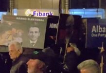 ‘Grupi i zjarrit’ nuk mungon në protestën e PD, fshihet nën kapuçët e zinj dhe pankarta