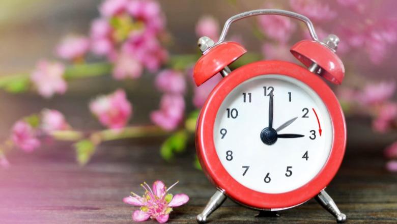 Nesër ndryshon ora  akrepat lëvizin 60 minuta para  Flemë më pak  por ditët me diell zgjasin më shumë