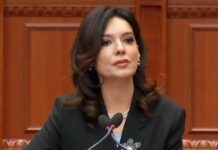 ‘Elisa ka bërë zhurmë në orë të mësimit’, Manjani satirizon panoramën politike të fundjavës