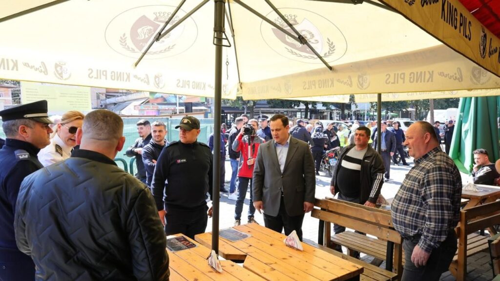 Bashkia e Tiranës aksion për lirimin e hapësirave në mbi 60 subjekte  nënkryetari Sulaj  Ambientet do t i kthehen qytetarëve