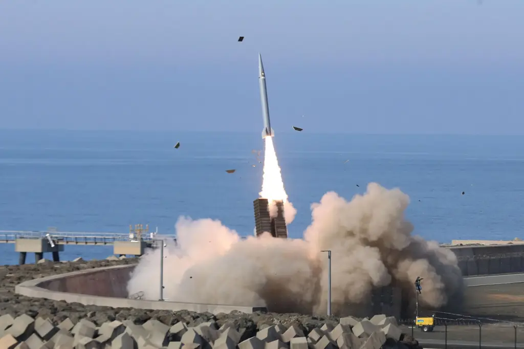 IRANI lëshon RAKETA BALISTIKE në TURQI