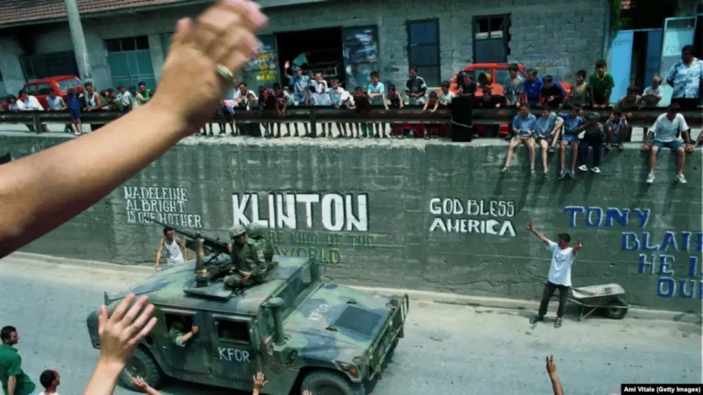 27 vite më parë  NATO nisi bombardimet mbi forcat serbe dhe ndryshoi historinë e Kosovës