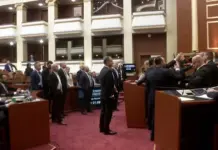 Deputetët e PD “gardh” te Berisha, kryedemokrati nuk liron foltoren