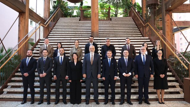 VIDEO  Rama publikon pamjet nga mbledhja e kabinetit qeveritar me ministrat e rinj