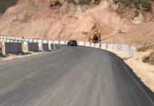 Rikthehet normalisht qarkullimi në rrugën Librazhd-Prrenjas, shtrohet me asfalt aksi i dëmtuar