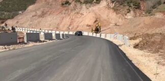 Rikthehet normalisht qarkullimi në rrugën Librazhd-Prrenjas, shtrohet me asfalt aksi i dëmtuar