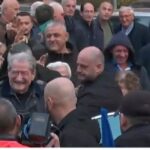 Protesta kombëtare/ Berisha mbërrin në selinë blu, pritet nga mbështetësit