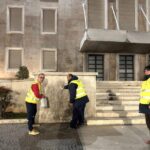 FOTO/ Balla: Punonjësit e bashkisë riparuan dëmet e huliganëve të Sali Berishës