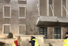 FOTO/ Balla: Punonjësit e bashkisë riparuan dëmet e huliganëve të Sali Berishës