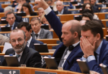 Parlamenti Europian miraton dërgimin e azilkërkuesve të refuzuar në qendra jashtë BE-së