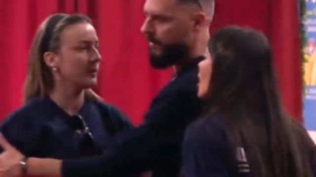  Vrimat tregoja babait tënd    Greta i kthehet keq Juelës  Je mësuar rrugës me 