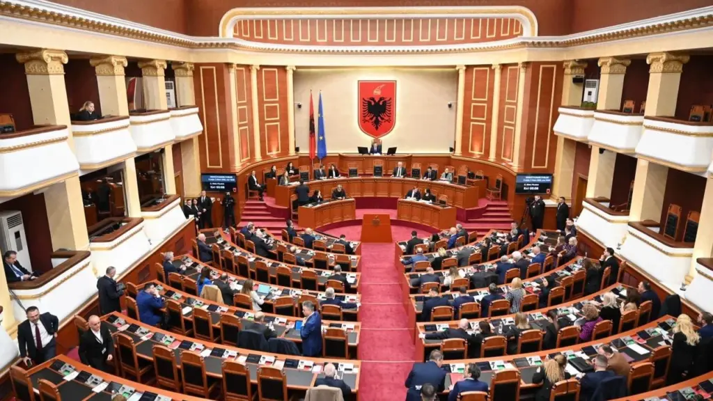 PS i drejtohet Sekretariatit të Etikës  kërkon përjashtimin nga punimet e Kuvendit të Klevis Balliut dhe Gazment Bardhit