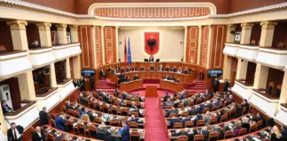 PS i drejtohet Sekretariatit të Etikës, kërkon përjashtimin nga punimet e Kuvendit të Klevis Balliut dhe Gazment Bardhit