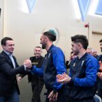 Kurti takon lojtarët e Kombëtares së Kosovës: Pas jush është një komb i tërë