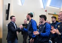 Kurti takon lojtarët e Kombëtares së Kosovës: Pas jush është një komb i tërë