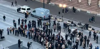 Balla ironizon foltoren e Berishës, poston foton para Kryeministrisë: Fati i keq tani që zgjati dita, në errësirë duheshin më shumë