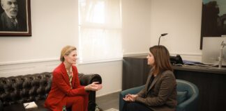 Ambasadorja Amerikane në Tiranë takon ministrat e Ramës: Në fokus prioritetet e Trump