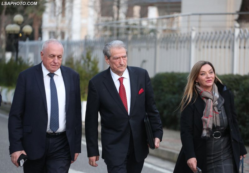 Tritan Shehu i bie shkurt  Sali Berisha do të rizgjidhet  mos u lodhni kot