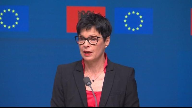 Akuzat e PD  Kos nuk tërhiqet nga deklarata  Shqiptarët të heqin korrupsionin nga mendja  ndryshimi vjen edhe nga shoqëria