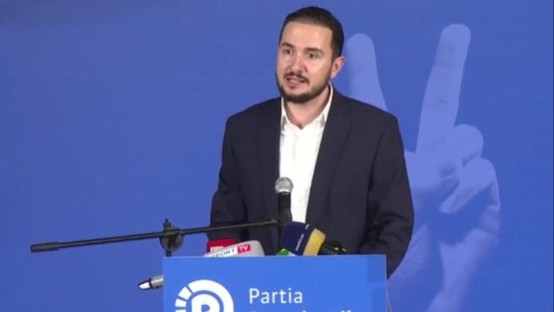 Analizë  Pse  protagonistët e kafesë  e braktisën Ervin Salianjin 