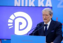 I përjashtuan pas mbështetjes për Salianjin, Berisha i shpall tradhtarë dy demokratët e Durrësit: Punuan për PS, përdorën postet si Dash Sula