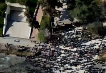 Në seancë po lexohet raporti për Ballukun, jashtë një grusht i vogël militantësh të Berishës presin