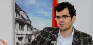 Elisa Spiropali homazh për Lapardhanë: Mbi të gjitha Njeriu Namir ishte krijesa më e pasherr në arenën e zhurmshme shqiptarët