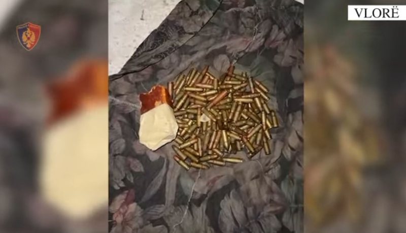 Iu gjet në banesë municion luftarak dhe tritol  arrestohet 35 vjeçari në Vlorë