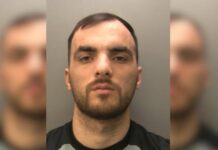 Pagoi 10 mijë euro për të hyrë ilegalisht në Angli, i riu shqiptar arrestohet në një ‘shtëpi bari’ me vlerë 100 mijë paund