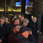FOTO-LAJM: Berisha, një i shpërfytyruar rrugëve të Tiranës