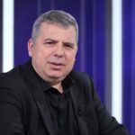 “Kjo është ku rafsha mos u vrafsha”, Abilekaj godet ashpër PD-në: E filluan me flamuj amerikanë, pastaj me gjermanë, kështu largohen njerëzit