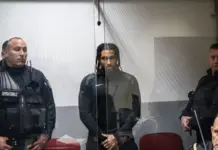 Dalin fotot e vrasësit Saraiva në gjykatë, Daily Mail: U paguan 1 milion euro për vrasje e Ardian Nikulajt