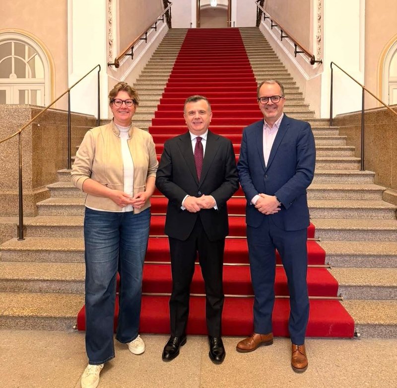 Balla takim me zv  Presidentin e Parlamentit të Landit të Bavarisë  Markus Rinderspacher  Mirënjohje për mbështetjen ndaj Shqipërisë në rrugën drejt integrimit europian