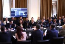 Fotot nga takimi i Grupit të PS, Balla: “Një mbledhje e gjatë, por shumë produktive për punët e Shqipërisë”