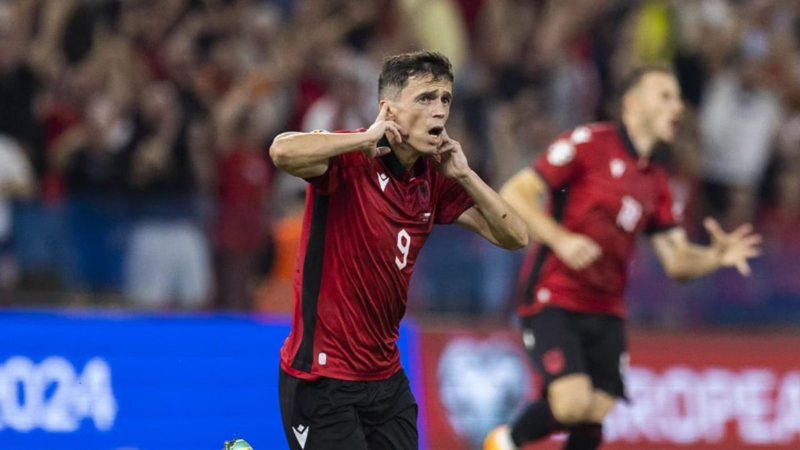 Jasir Asani lihet jashtë skuadrës në Varshavë  kush janë dy lojtarët e tjerë që do t i bashkohen në tribunë