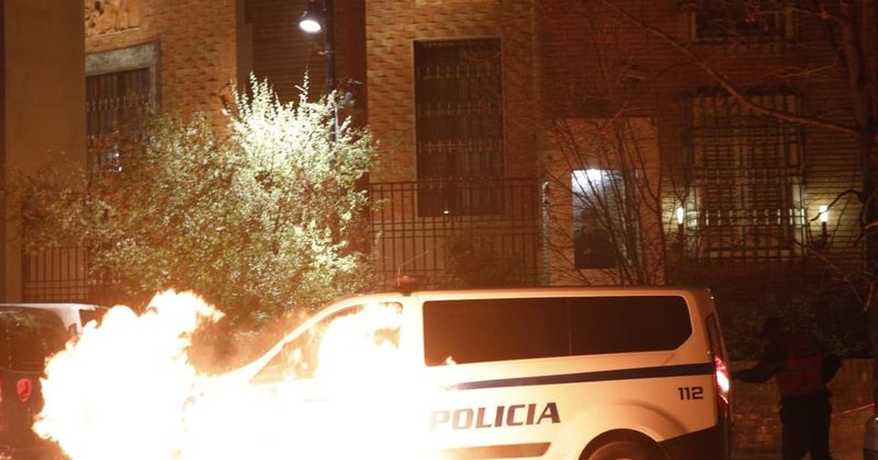 6 efektivë të plagosur gjatë protestës  Policia e Shtetit dënon dhunën