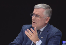 Feja dhe arsyeja në sferën publike